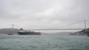 İstanbul Boğazı transit gemi geçişine kapatıldı
