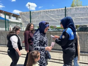 Kars Emniyeti'nden öğrencilere ve vatandaşlara güvenlik bilgilendirmesi