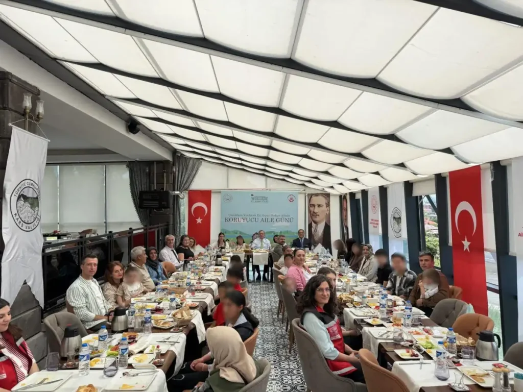 Kars Valisi Ziya Polat, Koruyucu Aile Günü'nde koruyucu aileler ve çocuklarla buluştu