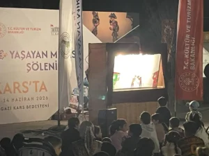 Kars Yaşayan Miras Şöleni'nde Karagöz gösterisine ilgi