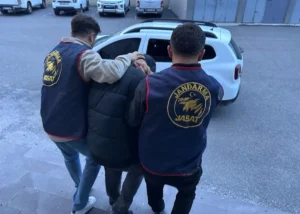 Kars'ta 51 suç kaydıyla aranan ve 42 yıl hapis cezası bulunan şahıs yakalandı