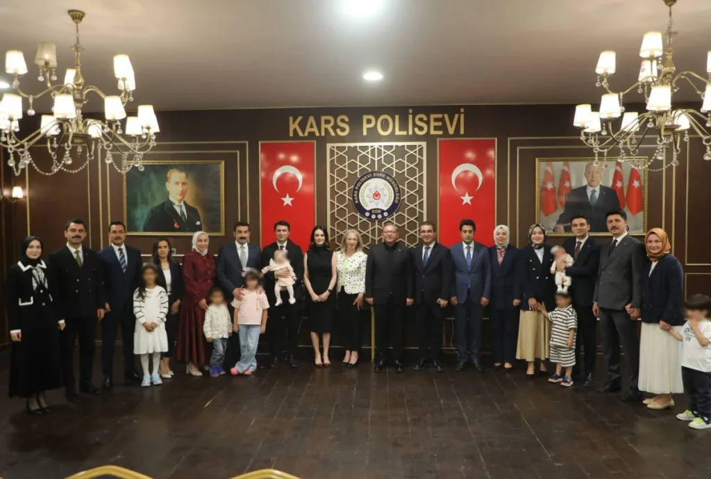 Kars'ta görev yeri değişen mülki idare amirlerine veda programı