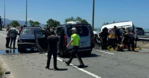 Ters yöne giren otomobil kazaya neden oldu: 2 ölü, 3 yaralı