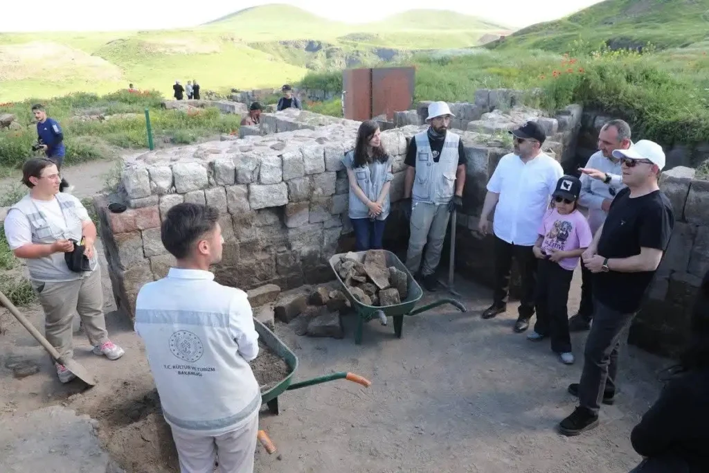 Vali Polat ve Milletvekili Çalkın'dan Ani Örenyeri'nde inceleme