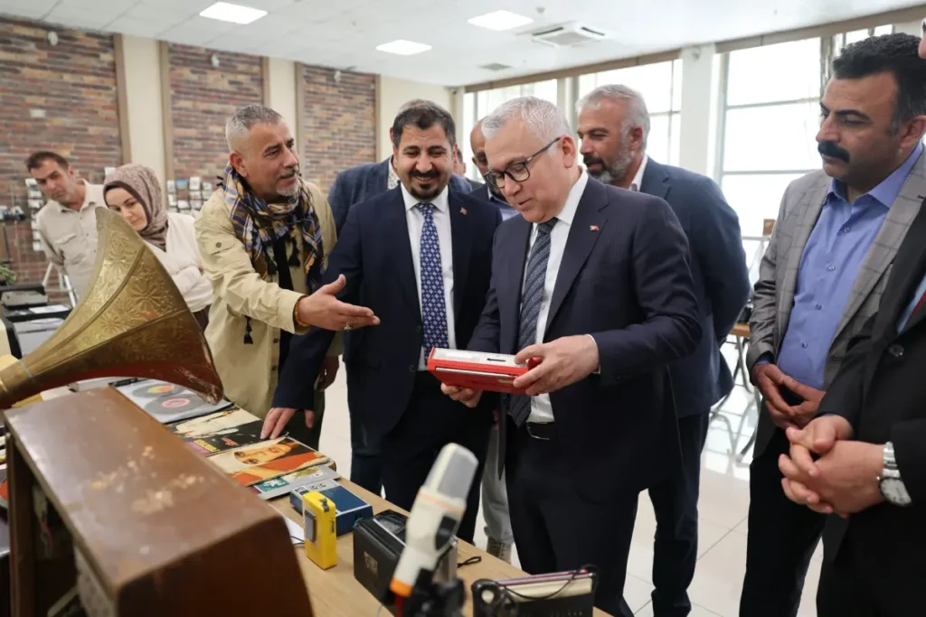 Vali Şimşek'ten Tarihin Sessiz Tanıkları Sergisine ziyaret