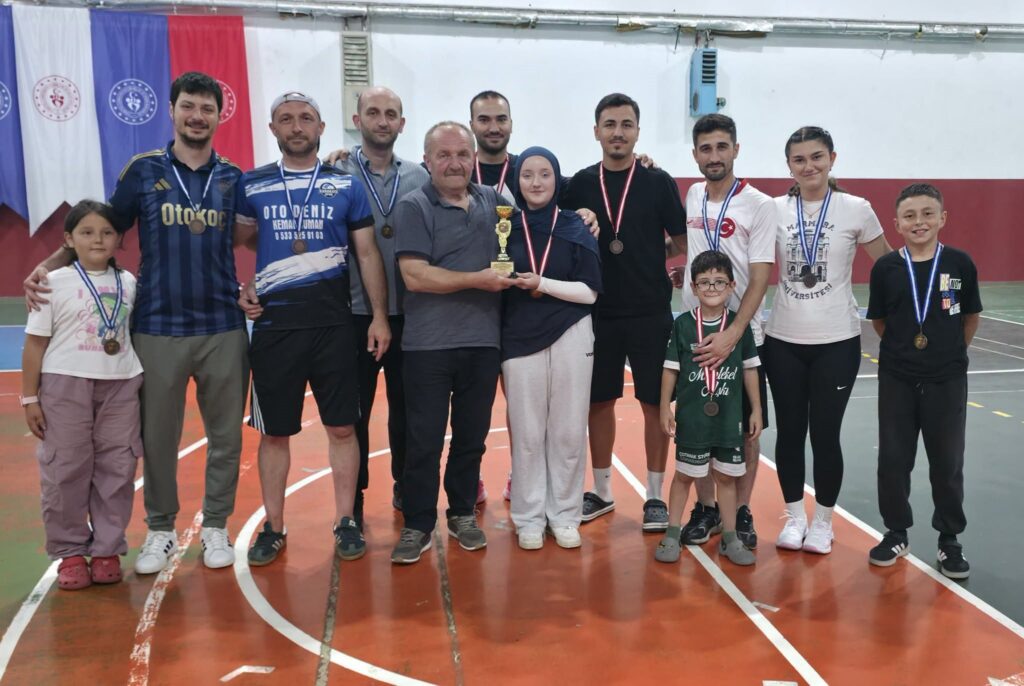Tirebolu’da Çimen Dede Voleybol Turnuvası Sona Erdi