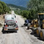 Isparta'da dağ yollarındaki şarampoller güvenli hale getiriliyor