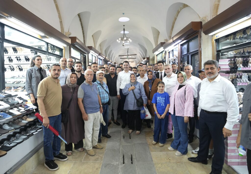 Bakan Kurum Kahramanmaraş’ta Kapalıçarşı’yı ziyaret etti