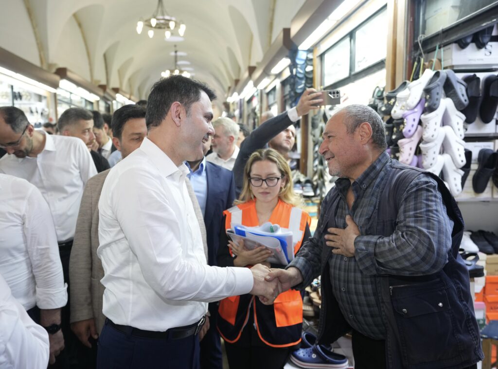 Bakan Kurum Kahramanmaraş’ta Kapalıçarşı’yı ziyaret etti