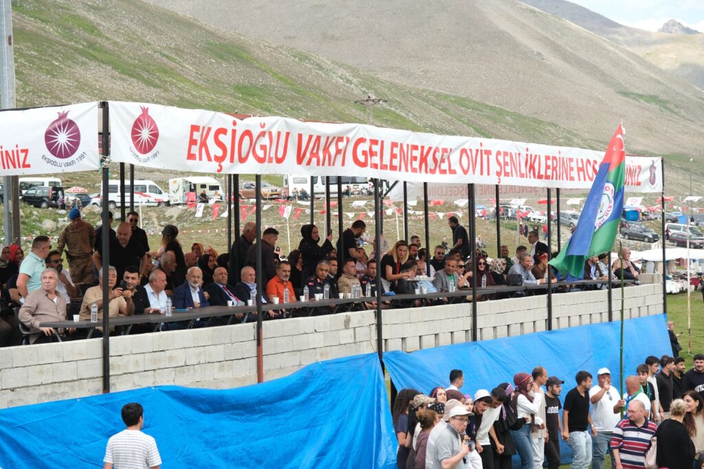 Ovit’te ilk gün coşkusu; Yaylada horon ve türkü şöleni