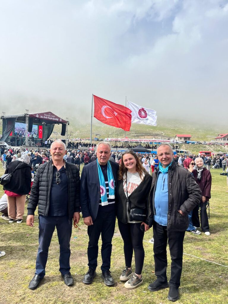 Ovit’te ilk gün coşkusu; Yaylada horon ve türkü şöleni