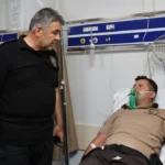 Emniyet Müdürü Karaburun'dan kahraman bekçiye hastanede moral ziyareti