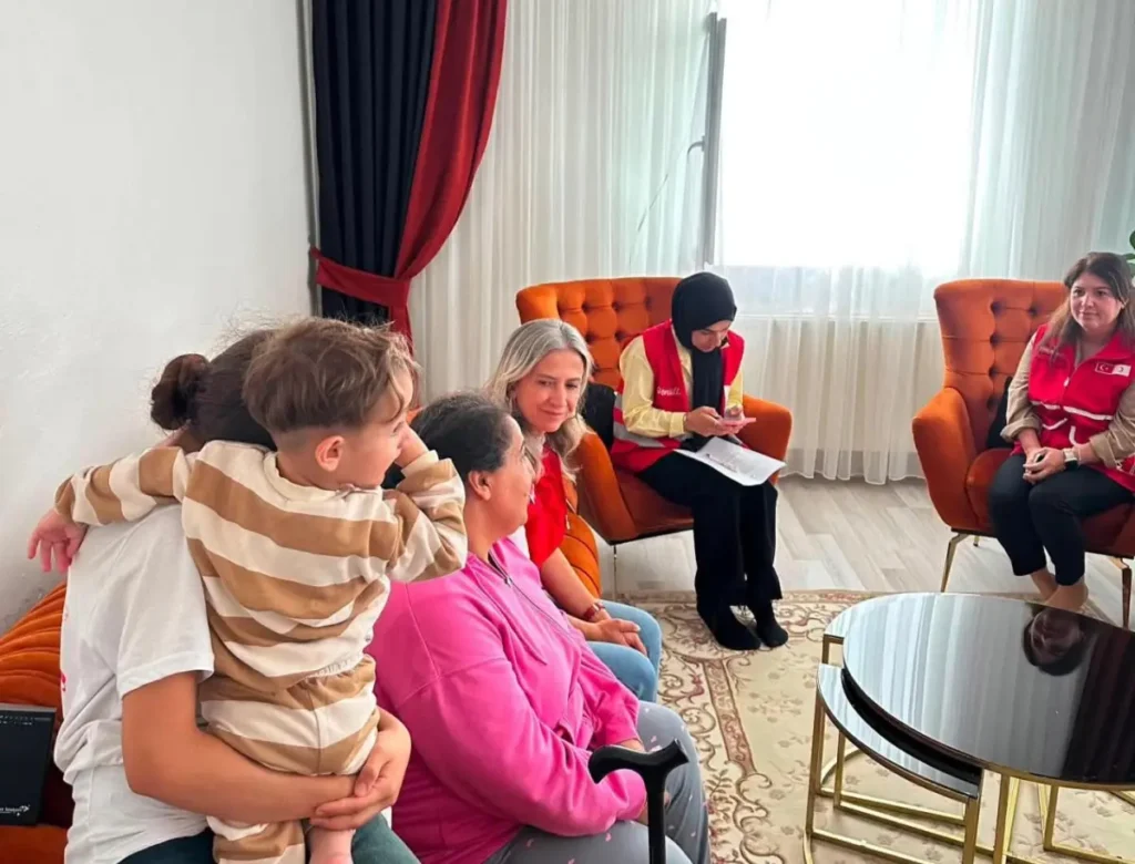 Kars'ta iyilik evlere taşınıyor