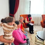 Kars'ta iyilik evlere taşınıyor