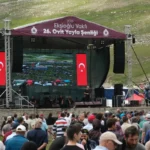 Ovit’te ilk gün coşkusu; Yaylada horon ve türkü şöleni